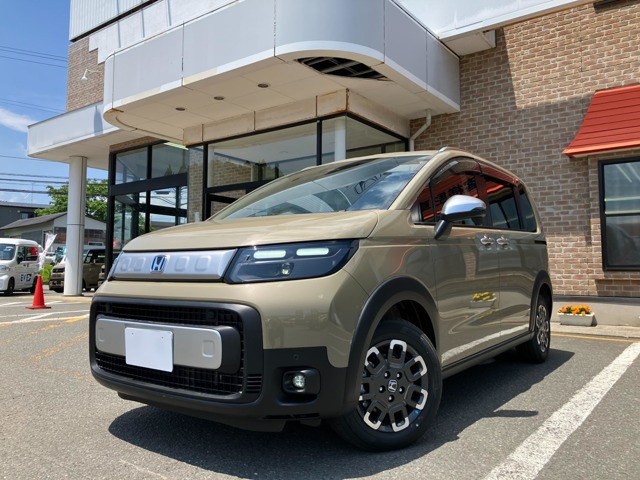 フリード 1.5 e:HEV クロスター 4WD 