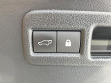 【パワーバックドア】スマートキーや運転席のボタンを押すだけでリアゲートが自動で開閉します!荷物を持っている時や、高い位置にあるバックドアを閉める際に便利な機能です♪