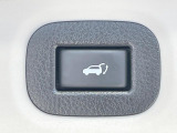 【パワーバックドア】スマートキーや運転席のボタンを押すだけでリアゲートが自動で開閉します!荷物を持っている時や、高い位置にあるバックドアを閉める際に便利な機能です♪