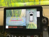 【パノラミックビューモニター】専用のカメラにより、上から見下ろしたような視点で360度クルマの周囲を確認することができます☆死角部分も確認しやすく、狭い場所での切り返しや駐車もスムーズに行えます。