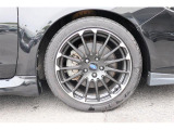 純正18インチアルミホイール、タイヤサイズ 225/45R18
