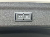 オートマチックテールゲート装備 ボタン一つでリアゲートの開閉が可能です。