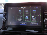 ナビゲーション+AV 2画面表示(デュアルウィンドウ)、TV、FM/AM、Bluetooth Audio、SDカード、DVD再生、 CD録音/再生、ハンズフリーフォン、スマホ、Nissan Connectサービス対応の高性能9インチ大型ナビです。