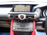 お車選びをお楽しみ頂けるよう、在庫車の展示スペースを十分に確保しております。