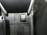 トラクションコントロールとは、すべりやすい路面での発進時や加速時にタイヤの空転を抑え、駆動力確保に貢献する機能です。詳細は販売店スタッフまでおたずねください。