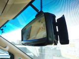 ETC車載器内蔵型ルームミラーを装備しています。車内に機器を別途設置する必要がなく、視界の妨げにもなりません。