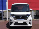 LEDヘッドランプ&LEDフォグ搭載!明るくクリアな視界を確保して、安全運転を支援します。純正大型ナビ、アラモニ、本革巻ステアリング、オートスライドドア〈片側〉、15インチアルミなど豪華装備が満載です!