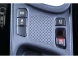 電動パーキングブレーキ!シフトレバーを「P」ポジションに入れると自動で作動し、ブレーキを踏みながら「D」ポジションなど「P」ポジション以外にシフトすると解除されるオ-ト機能付です。