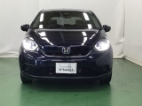 LEDヘッドライトを装備しています。LEDヘッドライトはとても明るく、雨の日や夜間走行も安全・安心です。オートライトコントロール付きで周囲の明るさに応じて自動で点灯・消灯します