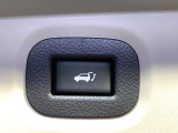 【パワーバックドア】スマートキーや運転席のボタンを押すだけでリアゲートが自動で開閉します!荷物を持っている時や、高い位置にあるバックドアを閉める際に便利な機能です♪