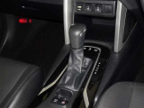 電動パーキングブレーキ・ブレーキホールドを装備してます。ホールド機能は信号待ちが多い一般道で疲労軽減になり、大好評です!