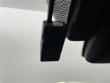 【ドライブレコーダー】映像・音声などの運転中の記録を残します。事故などを起こした起こされた時の証拠になりえますので、もしも時でも安心ですね。