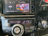もちろんフルオートエアコン!いつでも快適です。
