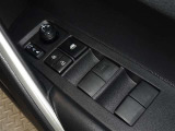 電動格納式ドアミラー・パワーウインドウを装備してます。