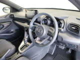 運転席は見晴らしが良く、運転しやすいレイアウトになっています。