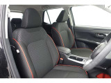 しっかりとしていて上質な座り心地のシートです。 座り心地も良くて長時間の運転も快適ですよ。 肌触りの良いシートが評判です♪
