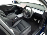 モデルY パフォーマンス 4WD 黒革 限定ホワイトパネル5年バッテリ保証付