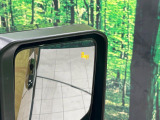 【ブラインドスポットモニター】走行中、ドアミラーの死角になりやすい箇所に後続車が接近するとサイドミラーのレンズに警告を表示!ドライバーに注意喚起をしてくれます。