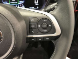 ステアリングスイッチ付き。前方から目を離すことなく操作することが可能です。