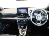操作性とデザイン性を重視した運転席廻りと各種スイッチやメーター類です!