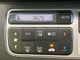 【オートエアコン】一度お好みの温度に設定すれば、車内の温度を検知し風量や温度を自動で調整。暑い…寒い…と何度もスイッチ操作をする必要はありません。快適な車内空間には必須の機能ですね♪