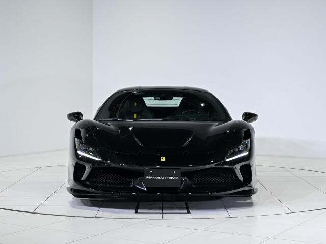 フェラーリ F8トリブート F1 DCT の中古車詳細 (4,000km, ネロ
