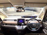 【前方視界】開放的な前方視界!運転がしやすく疲れにくいです♪窓が大きく、見通しがとっても良いおクルマですよ♪