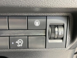 【アイドリングストップ】赤信号や渋滞で停車した際にエンジンを停止し、無駄な燃料の消費を抑えます。燃費向上や環境保護につなげる機能♪エンジンはブレーキを離せば再始動します。