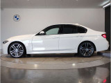 【拘りのFR】BMWが多く採用するFR車。ダイレクトでスポーティな加速感・シャープなハンドリングを実現。縦置きエンジンレイアウトにより、フラットで上質な乗り味です。