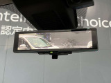 後方ピラーや荷物、後席の同乗者やガラスのくもりなど、視界が妨げられた場合でも、後方カメラからの映像で安全を確認することができます。