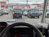 ドライバー目線です!運転席に座るとこんな感じです☆