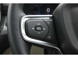 左側のステアリングスイッチは、ワンタッチでアダプティブクルーズコントロールのセットが可能です。