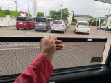 収納可能なロールカーテン付き
