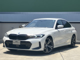 【BMWの伝統】BMWのお車は、“駆け抜ける歓び”を意識し、走行の安定性とコーナリングの良さを追求し、思い通りにハンドルの操作可能です。