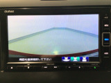 【バックカメラ】運転が苦手な方も車庫入れラクラクです!ギアをリバースに入れれば自動的に切り換わりますので、面倒な操作は不要です♪狭い駐車場もお車を傷つけず安心ですね!