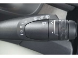 雨滴を自動感知して展開量を自動調整するレインセンスワイパーも標準搭載。