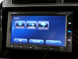 CD、DVD、Bluetooth、AM、FM、AUX、スマートフォン接続ができます。