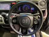 【純正革巻きステアリング】上質な革を使用することで、手にしっかり馴染みとても運転しやすいハンドルです♪