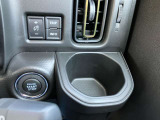 運転席側ドリンクホルダーはエアコンの送風が当たるようになってます。