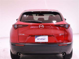 ハイマウントストップランプ採用で、後続車に対して自車の存在をアピールしてくれます!