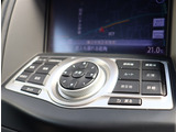 『1台』のお車に対して、3名体制で日々議論を重ね仕入れを行っております。