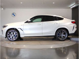 【BMWのxDrive】xDriveはいかなる状況下でも安定した走りを実現しています。 これによりストレスなく運転できることはもちろんのこと、安全性能も向上しています。
