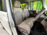 運転席まわりには十分なスペースがあり、大柄な方でもゆったり運転していただける環境です。