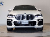 【キドニーグリル】BMWは約90年もの間、ほぼ全ての車両にひと目でBMWだと分かるこの特徴的なフロントグリルが備えられ、デザイン・アイコンとして親しまれてきました。