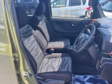 運転席シート廻りは使用感も少なく、良好な状態となっています。丁寧に使われていたことがよくわかりますね。