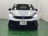 LEDヘッドライトを装備しています。LEDヘッドライトはとても明るく、雨の日や夜間走行も安全・安心です。オートライトコントロール付きで周囲の明るさに応じて自動で点灯・消灯します