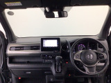 【前方視界】開放的な前方視界!運転がしやすく疲れにくいです♪窓が大きく、見通しがとっても良いおクルマですよ♪
