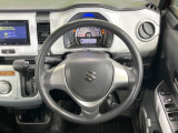 インテリアに合わせたデザインのステアリングは、運転される方のことも考え、運転しやすい形状、大きさです。是非一度、実際に触ってお確かめください。