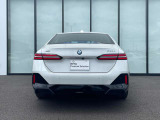 ご納車前には、BMWを熟知したメカニックによる100項目の点検・整備を行います。不具合箇所、交換時期に達している部品に関しましては、全て当社負担で交換してからのご納車となります。