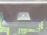 【ホンダセンシング】走行中に前方の車両等を認識し、衝突しそうな時は警報とブレーキで衝突回避と被害軽減をアシスト。より安全にドライブをお楽しみいただけます。